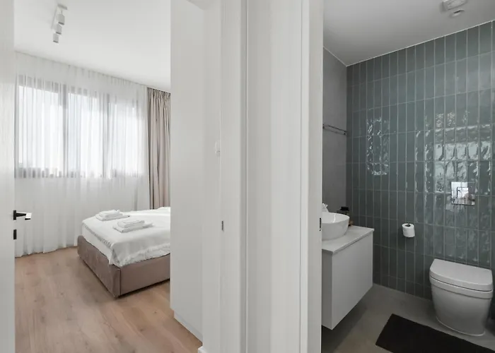 Artemis 302 - Seaside Stories * Livadhia