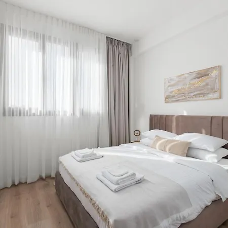 Artemis 302 - Seaside Stories * Livadhia