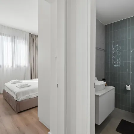 Artemis 302 - Seaside Stories * Livadhia